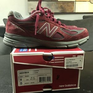 New Balance 990 V4